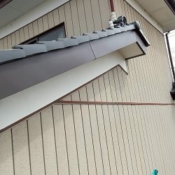 神川町　破風板金工事　軒天張り替え　雨樋交換工事